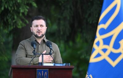 زيلينسكي يدعو إلى تحسين دفاعات أوكرانيا على الحدود مع بيلاروس