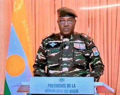 المجلس العسكري في النيجر يعطي تعليمات للشرطة لطرد السفير الفرنسي