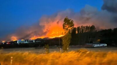تركيا تجلي سكان 9 قرى بسبب حرائق الغابات.. وتعطل حركة السفن في مضيق البوسفور