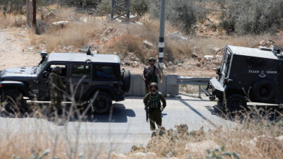 مقتل إسرائيلية وإصابة رجل بجروح خطيرة في هجوم مسلح بجنوب الضفة الغربية