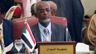 “يعيق وقف القتال”.. واشنطن تعاقب وزير خارجية السودان السابق