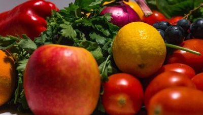 كلها فوائد.. خبيرة تغذية: تناولوا هذه الفواكه والخضروات بقشرها