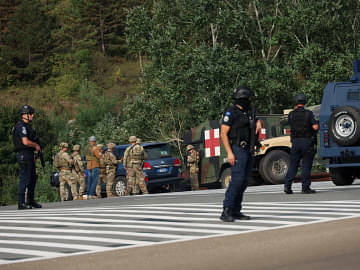 بعد مقتل شرطي بنيران مسلحين صرب.. قوة “الناتو” بكوسوفو مستعدّة للتعامل مع التوتر