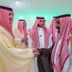 محافظ محافظة جدة يقدم واجب العزاء لعائلة العمودي