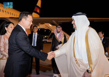 رئيس وزراء كمبوديا يصل الرياض.. ونائب أمير المنطقة في مقدمة مستقبليه