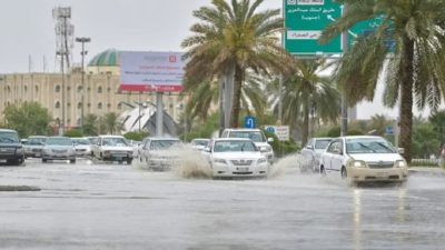 «المرور»: القيادة بحذر وقت الأمطار وقاية وأمان