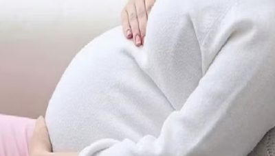 استشارية توضح أسباب وعلاج غثيان الحمل