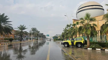 الدفاع المدني يواصل متابعة الحالة المطرية في المملكة