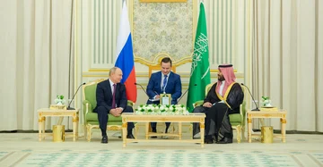 ولي العهد يصحح لمترجم بوتين: السعودية أُعيد توحيدها ولم تكن مستعمرة من قبل