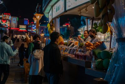 السوق العائم ببوليفارد وورلد يتيح تجربة التسوق على الطريقة الآسيوية