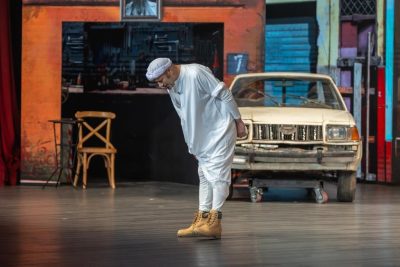 مسرحية “علي بابا” تجذب محبي الكوميديا إلى مسرح بكر الشدي في بوليفارد سيتي