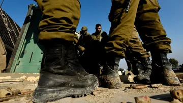 وثقوها بالفيديو.. تورط جنود إسرائيليين في سرقات ممنهجة لأموال ومقتنيات الفلسطينيين
