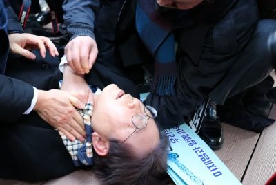 طعن زعيم المعارضة في كوريا الجنوبية