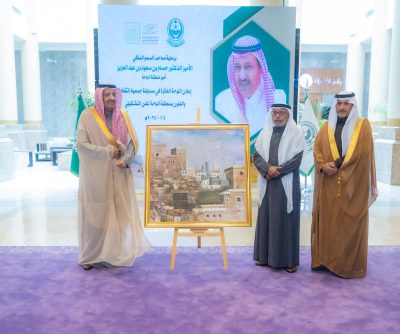أمير الباحة يُكرّم الفائز بمسابقة الفنّ التشكيلي بالمنطقة