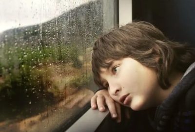 دراسة مثيرة تكشف علاقة غربية بين “صدمة الطفولة” والشعور بالألم طول العمر
