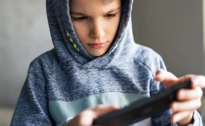 تحذير.. الهواتف تزيد من مخاطر ارتكاب الأطفال جرائم جنسية