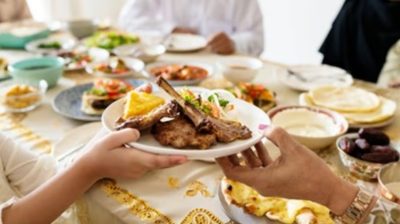 تناول طعامك مبكرًا.. دراسة: كل ساعة تأخير لموعد الوجبات تهدد القلب والدماغ