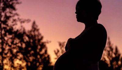 “دراسة”: حزن الحامل يؤثر على الجنين