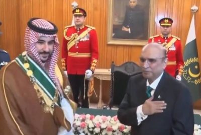رئيس باكستان يقلّد وزير الدفاع السعودي وسام «نيشان».. الأعلى في البلاد