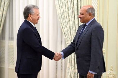 رئيس جمهورية أوزبكستان يلتقي مستشار التنمية الاقتصادية والتعاون الدولي لبحث الانضمام إلى منظمة التجارة العالمية
