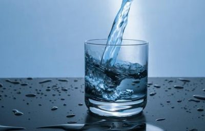 لا تدع الجفاف ينال منك.. 3 فوائد للسوائل والمياه يوضحها “القصيم الصحي”