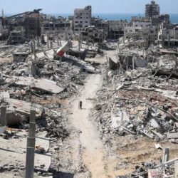 قوات الاحتلال الإسرائيلي تواصل قصف مخيم النصيرات وسط قطاع غزة