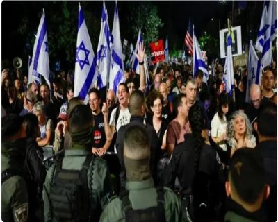 مواجهات بين متظاهرين والشرطة في تل أبيب أمام وزارة الدفاع الإسرائيلية