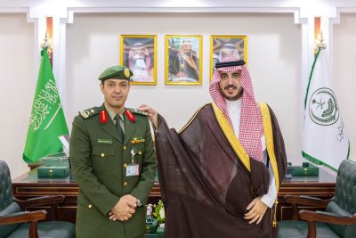 أمير الجوف يقلد مدير إدارة جوازات المنطقة رتبة لواء