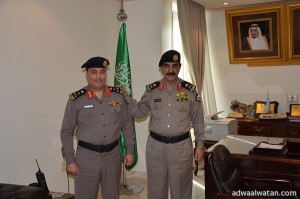 مدير شرطة الشرقية يقلد العقيد مبارك العصيل رتبته الجديدة بعد ترقيته إلى رتبة عميد