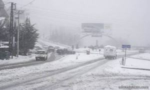مصرع اربعيني وطفل في لبنان جراء العاصفة الثلجية