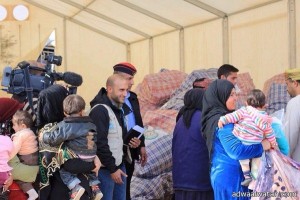 السفارة العُمانية بالأردن توزع كسوة شتاء وبطانيات على 3000 لاجئ سوري