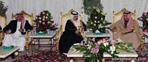 جلالة ملك البحرين يطمئن على صحة خادم الحرمين الشريفين