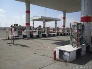 بلدية المجمعة تغلق محطة وقود بكامل مرافقها على الطريق السريع لعدم التزامها بالنظافة العامة