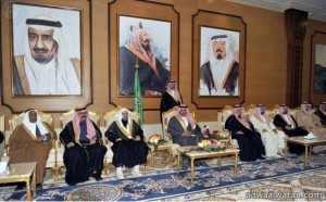 أمير الباحة يلتقى المسؤولين والمواطنين بالمنطقة