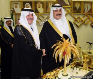 أمير المنطقة الشرقية يكرم الأمير محمد بن فهد