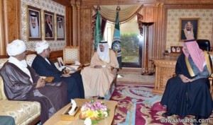 سمو ولي العهد يستقبل وزير الدفاع السوداني