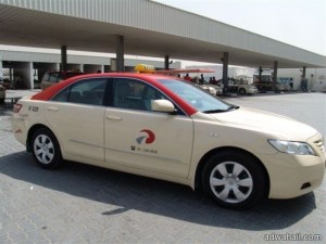 أمانة سائقي تاكسي بدبي تعيد  مبلغ( 123700) درهم  لسائح سعودي