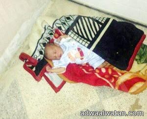 مواطن يعثر  على طفل لقيط  حديث الولادة أمام منزله  بالرياض