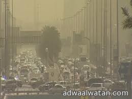 الرياض تشهد موجة غبار أدت إلى تدني الرؤية الأفقية