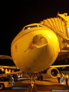 طائرة سعودية تصطدم بسرب طيور إثناء هبوطها بمطار الدمام